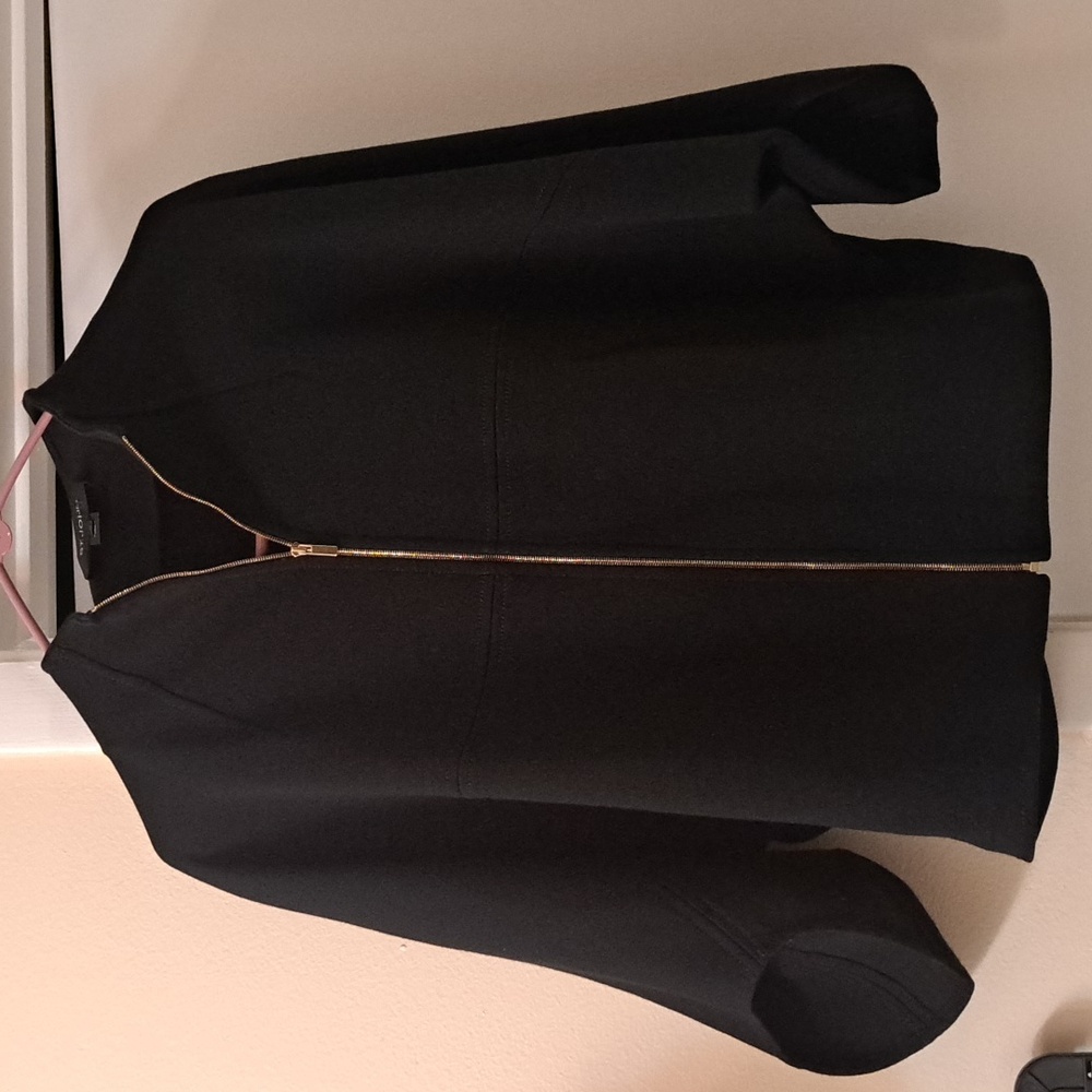 St John beautiful Black Wool&Rayon Knit Zip up Jacket pretty Sleeve&  mock neck